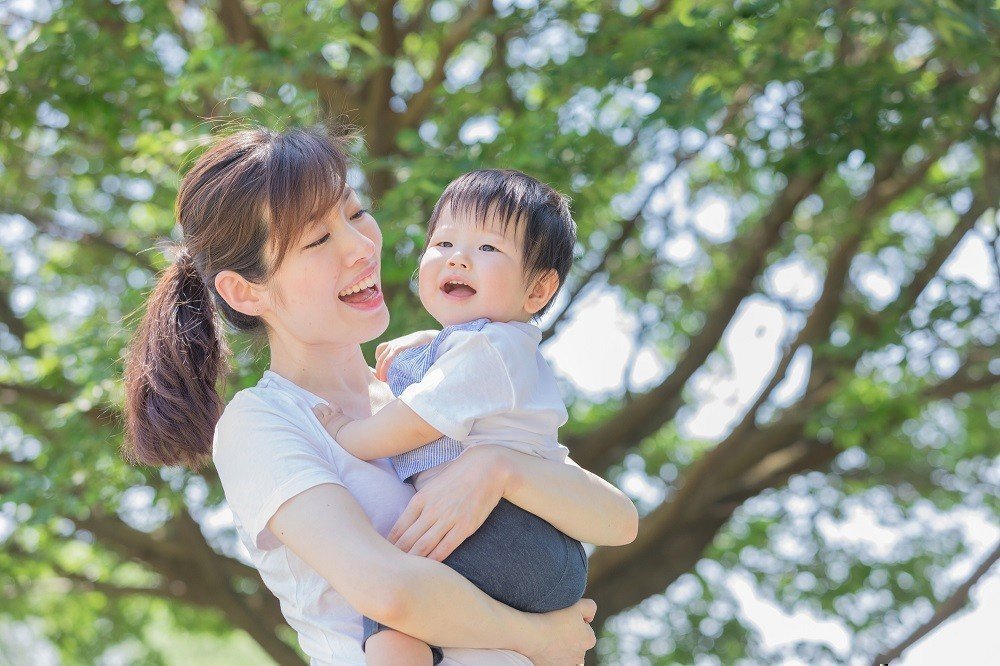 子育ての悩みを解決！話題の育児書と「語りかけ育児」の画像